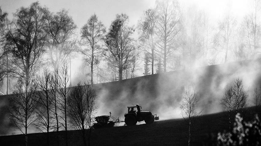 Traktor under vårånn